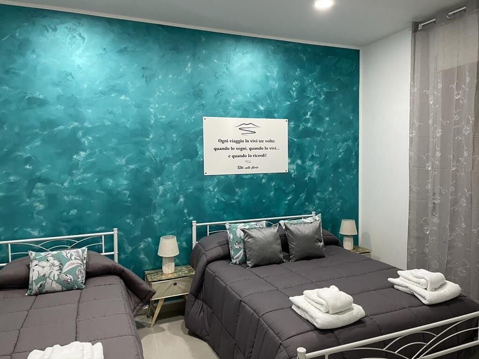 Elite Room | Down comforters, desk, free WiFi