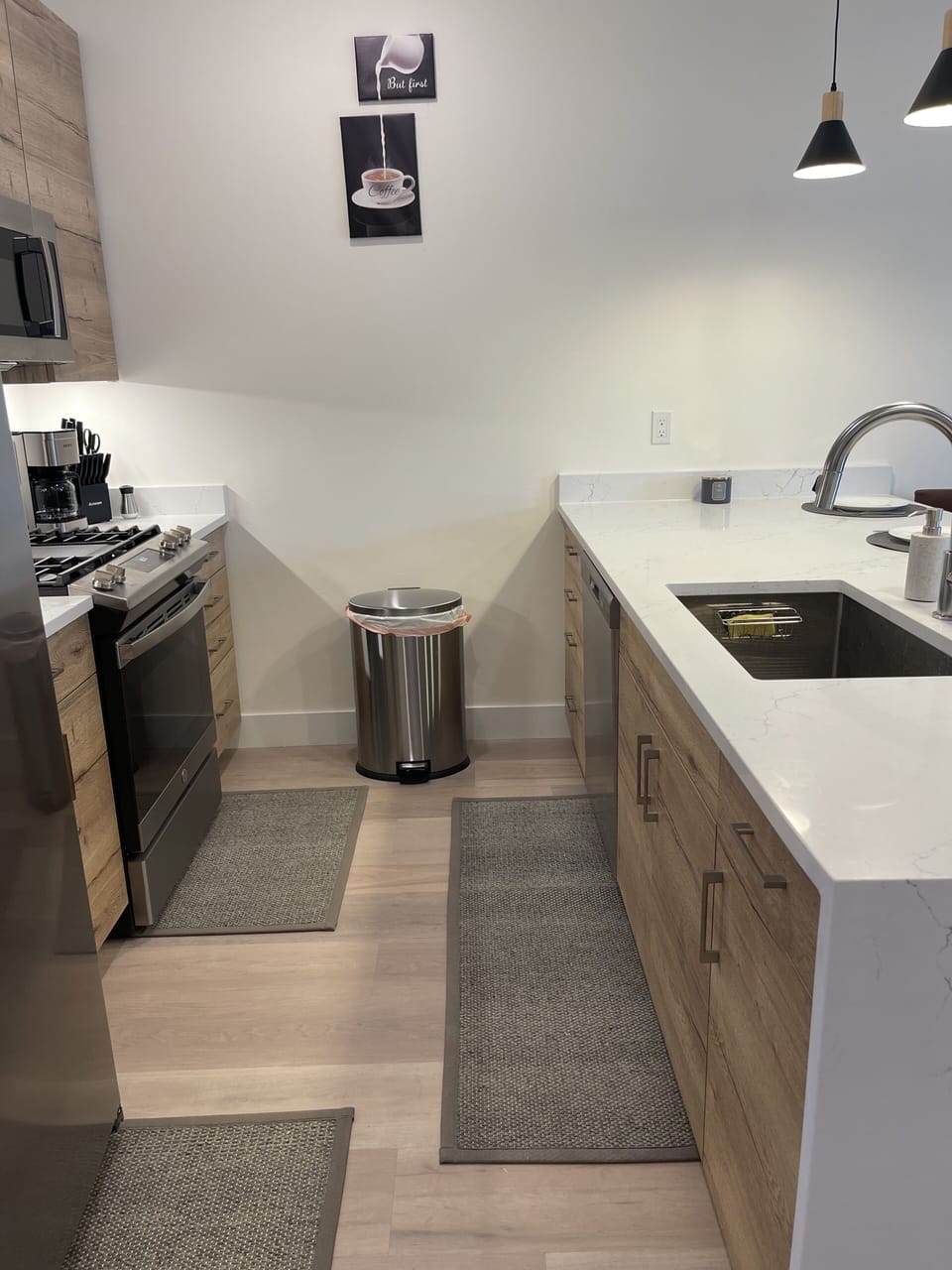 Fully-Stocked Kitchen with Brand New Appliances for your cooking delight!
