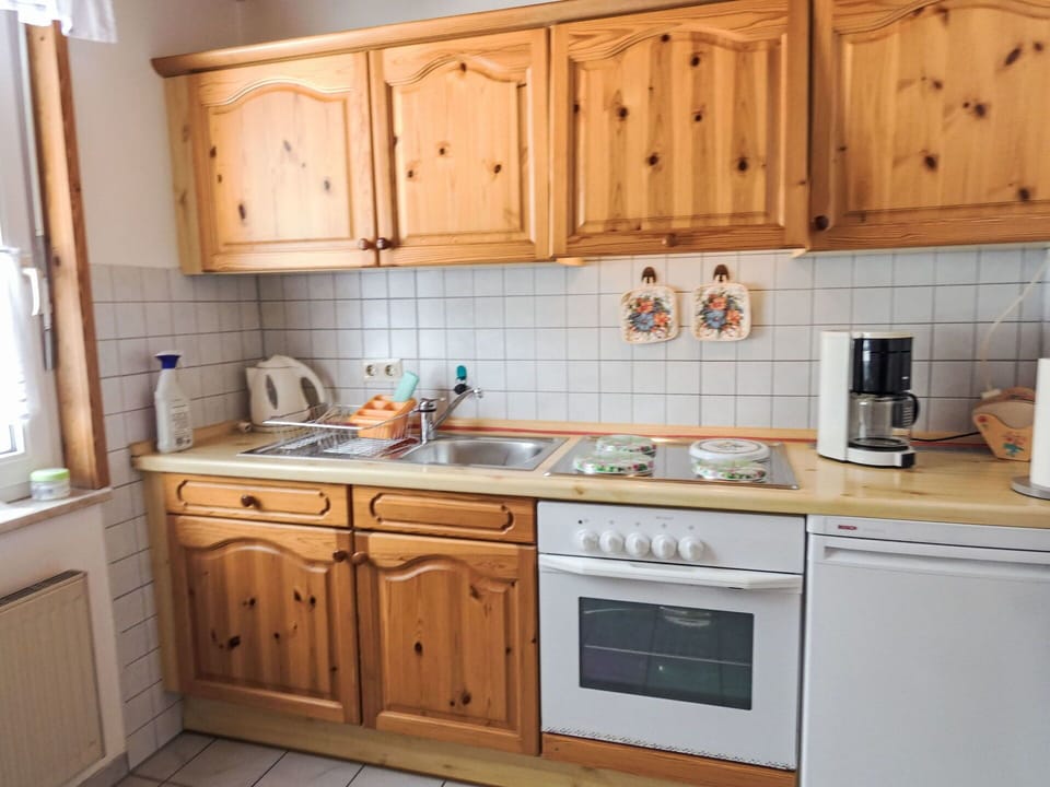 Brown, Cabinetry, Kitchen Sink, Property, Countertop, Sink, White, Blue, Tap, Kitchen