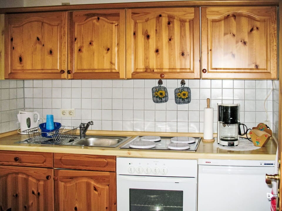 Brown, Cabinetry, Countertop, Property, Kitchen Sink, Sink, Tap, Kitchen, Wood, Kitchen Stove