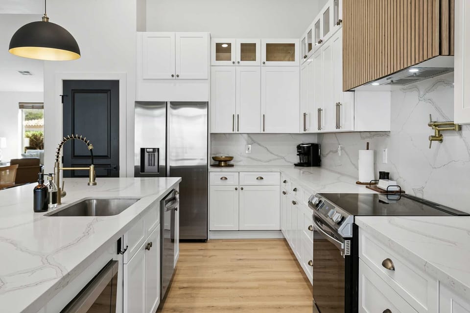 fully-stocked Kitchen 