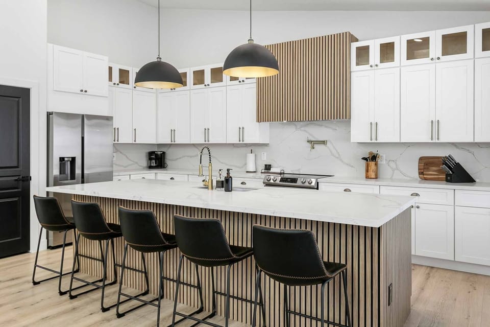fully-stocked Kitchen 