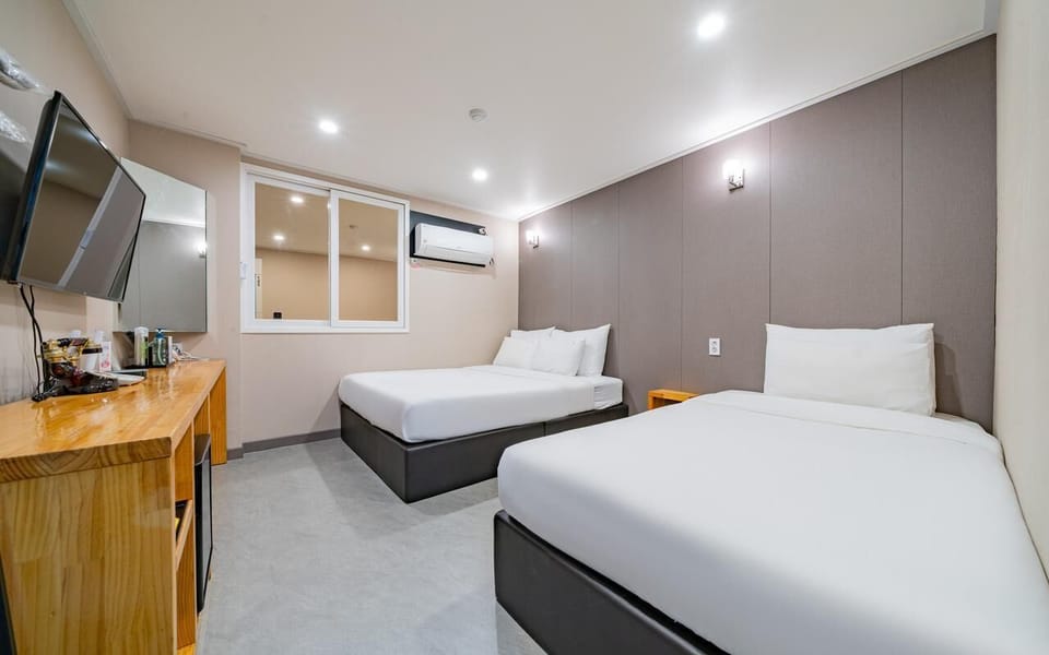 Deluxe Twin Room | Individually decorated, free WiFi