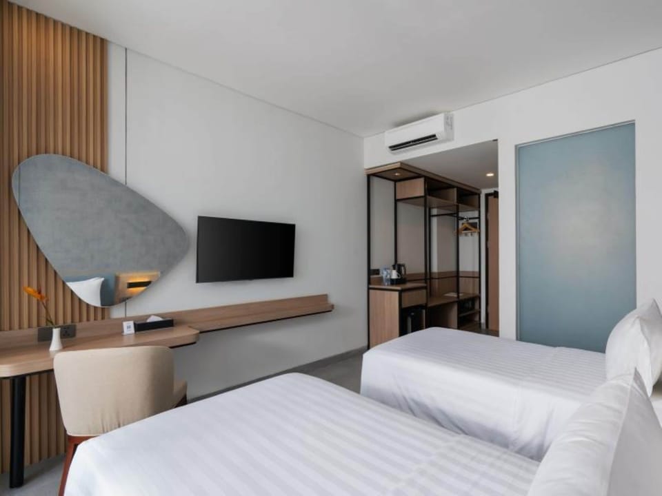 Superior Ocean View Twin Room | Premium bedding, minibar (free items), in-room safe, desk
