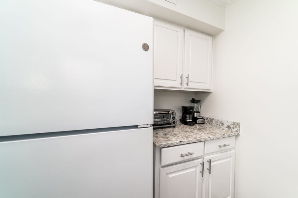 Microwave, toaster, blender, & Keurig