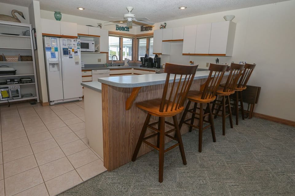 Kitchen/Bar 2022