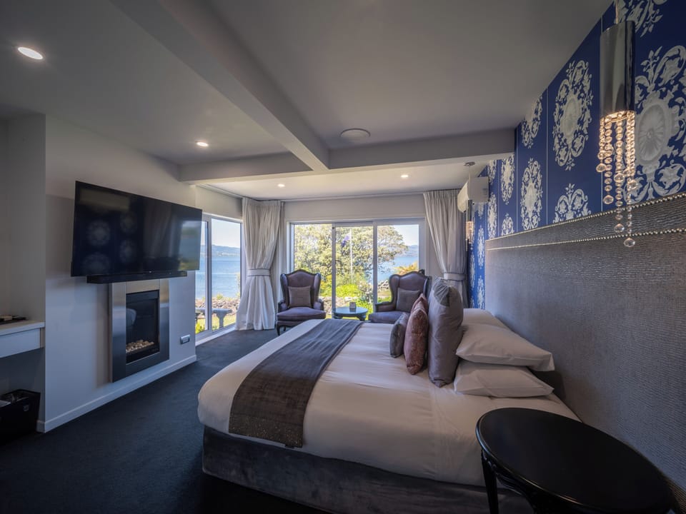 Lake Front | Egyptian cotton sheets, premium bedding, down comforters