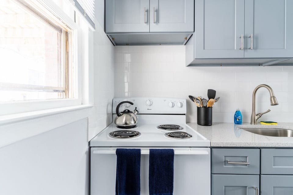 Small space, big convenience! Our modern kitchenette is fully equipped with a microwave, mini-fridge, and all the essential cookware for a quick and easy meal.