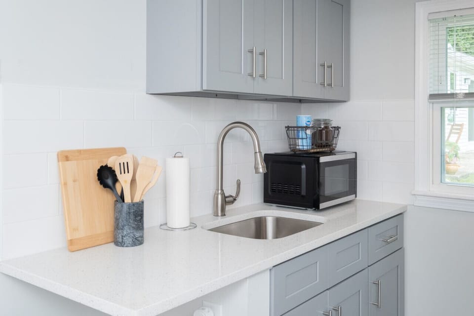 Small space, big convenience! Our modern kitchenette is fully equipped with a microwave, mini-fridge, and all the essential cookware for a quick and easy meal.