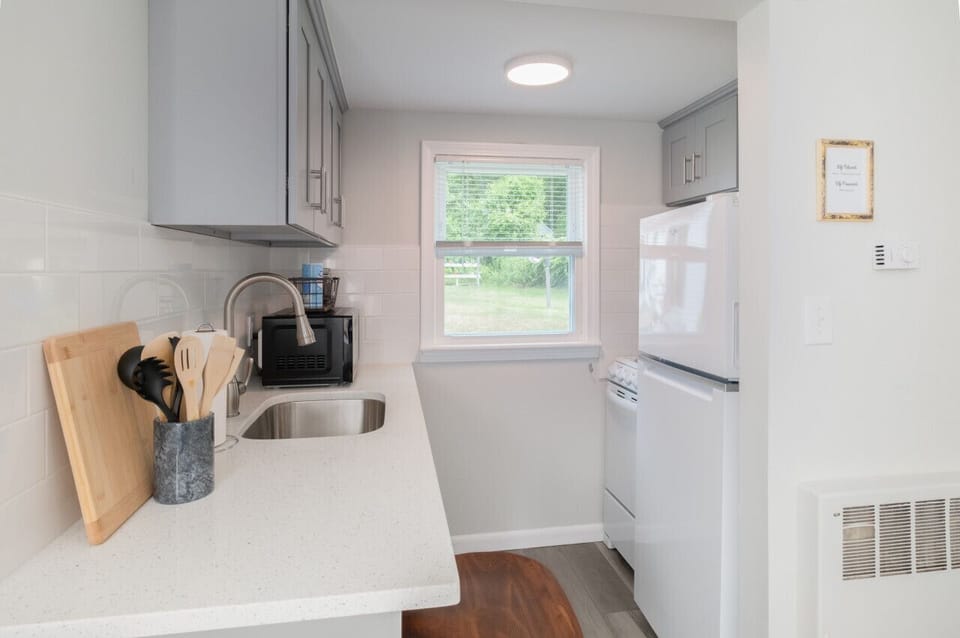 Small space, big convenience! Our modern kitchenette is fully equipped with a microwave, mini-fridge, and all the essential cookware for a quick and easy meal.