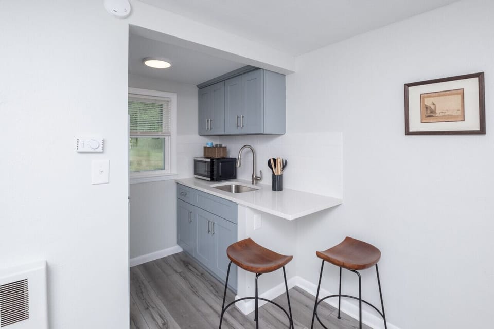 Small space, big convenience! Our modern kitchenette is fully equipped with a microwave, mini-fridge, and all the essential cookware for a quick and easy meal.