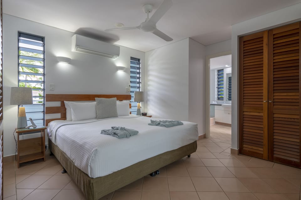 Suite (Peninsula) | 1 bedroom, premium bedding, in-room safe, laptop workspace