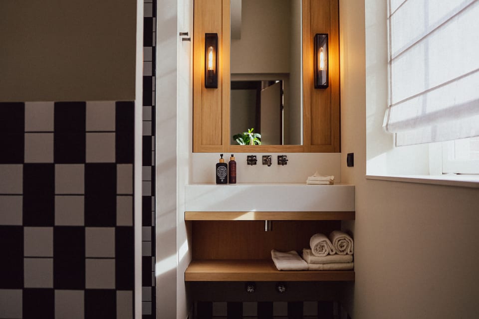 Separate tub and shower, rainfall showerhead, hair dryer, towels