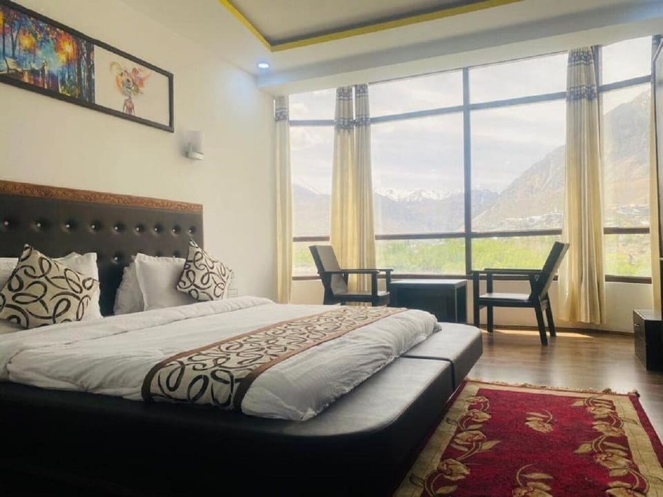 Deluxe Double Room, Mountain View | Living area
