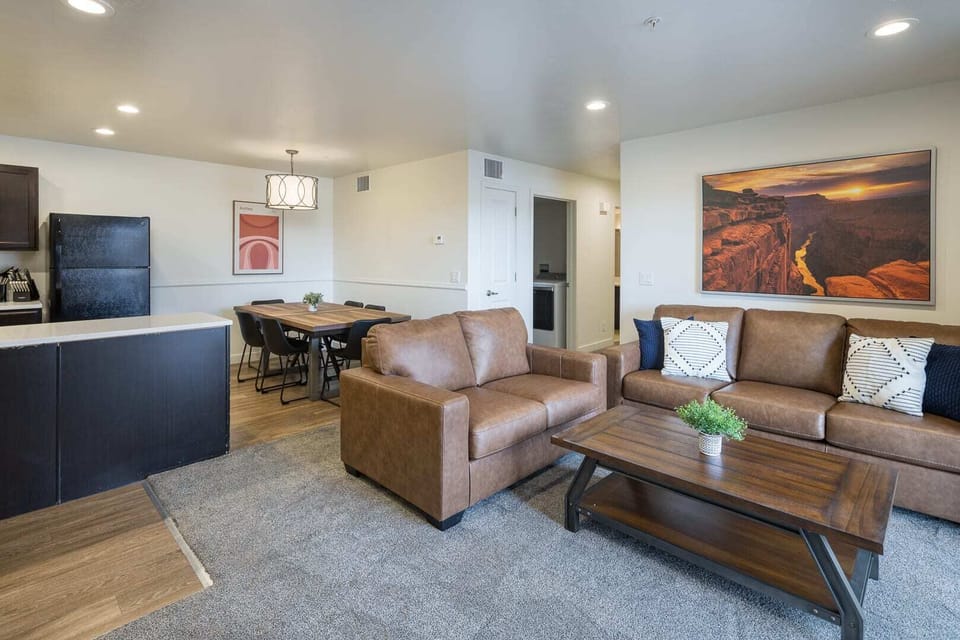 Living Area (Queen Size Pullout Couch)