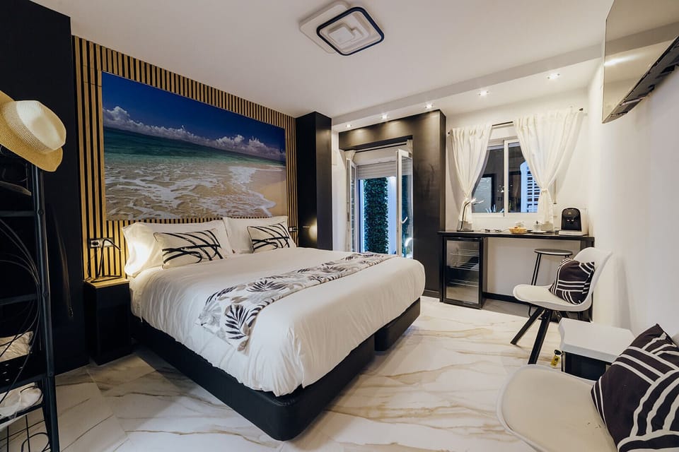 Deluxe Double or Twin Room, Ocean View (Benidorm) | Egyptian cotton sheets, premium bedding, down comforters