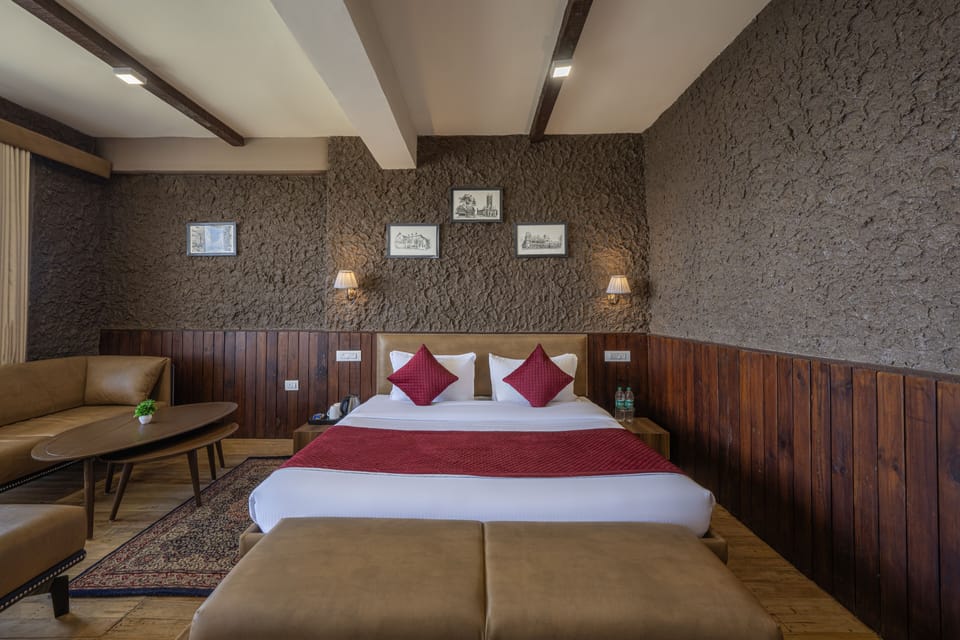 Mountain View Junior Suite with Private Balcony | Bed sheets
