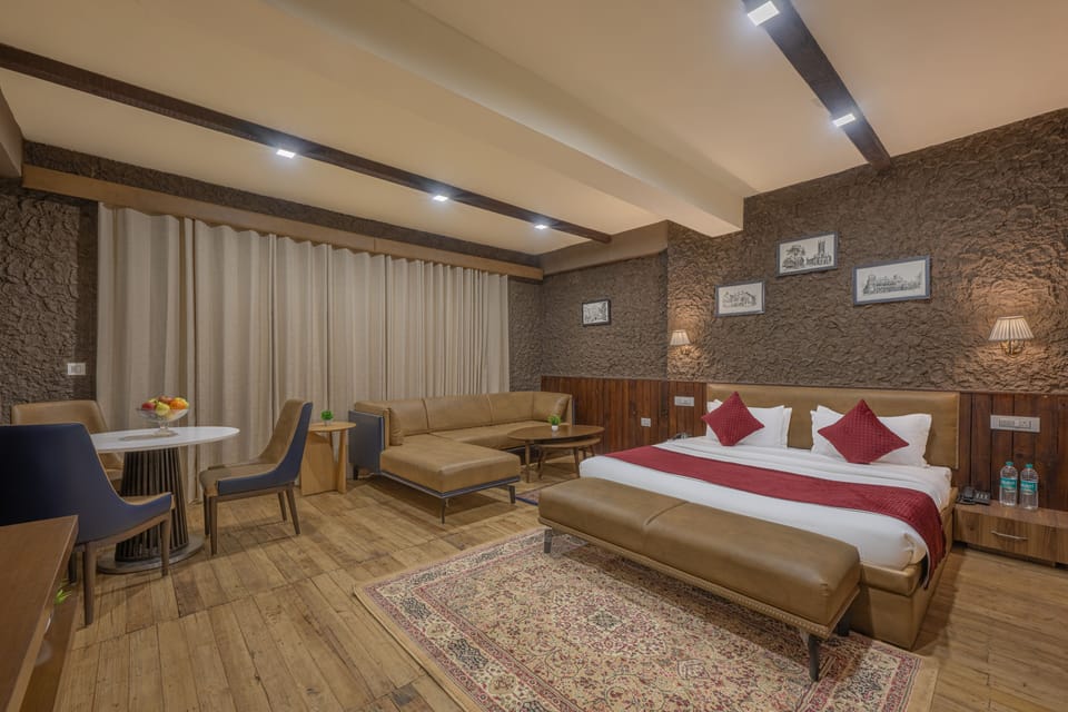 Mountain View Junior Suite with Private Balcony | Bed sheets