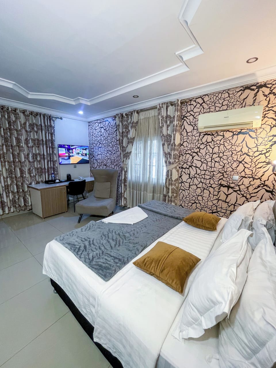 Executive Room | Egyptian cotton sheets, premium bedding, down comforters