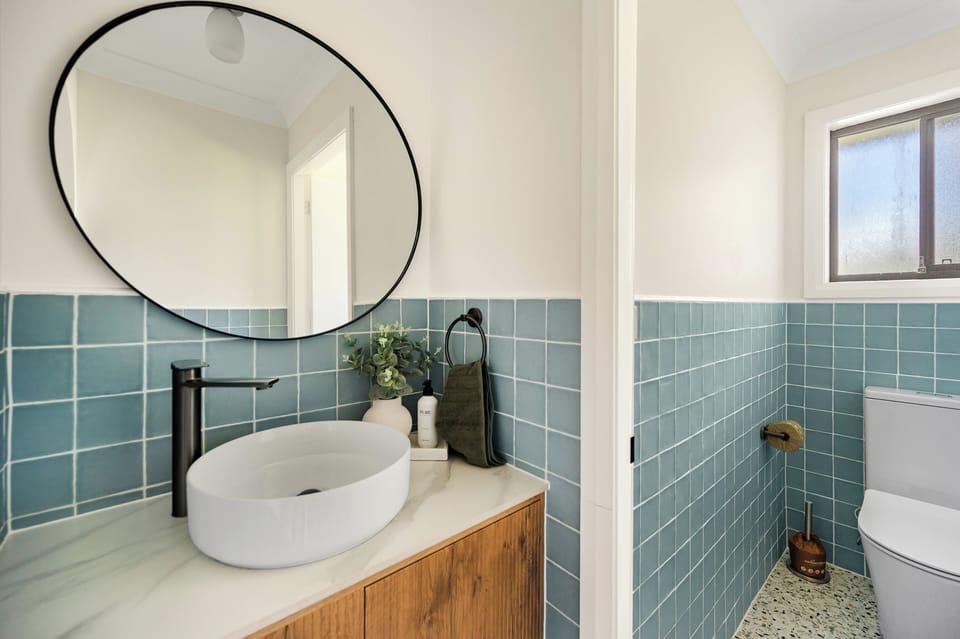 Upstairs WC 01