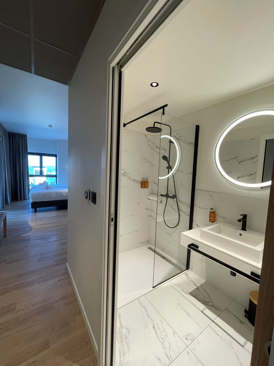 Superior Room, 2 Twin Beds | Blackout drapes, soundproofing, free WiFi