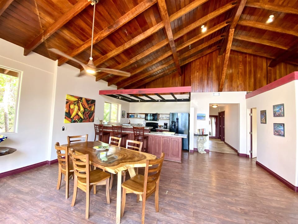 Dining Area & Full Kitchen
