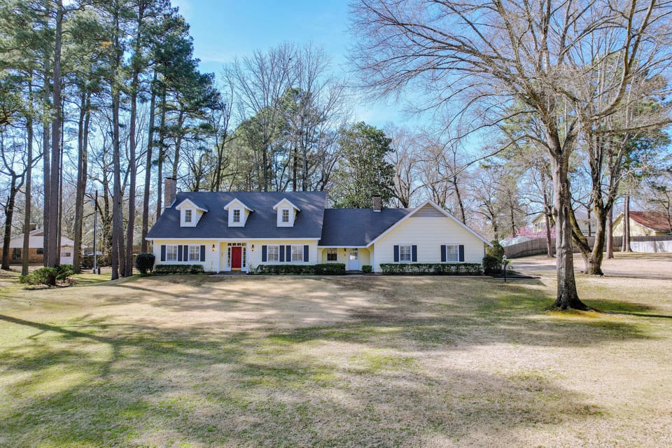 House (6 Bedrooms) | Front of property