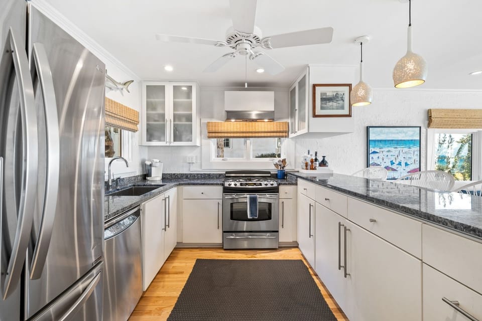 House, 3 Bedrooms | Private kitchen | Fridge, oven, coffee/tea maker, toaster