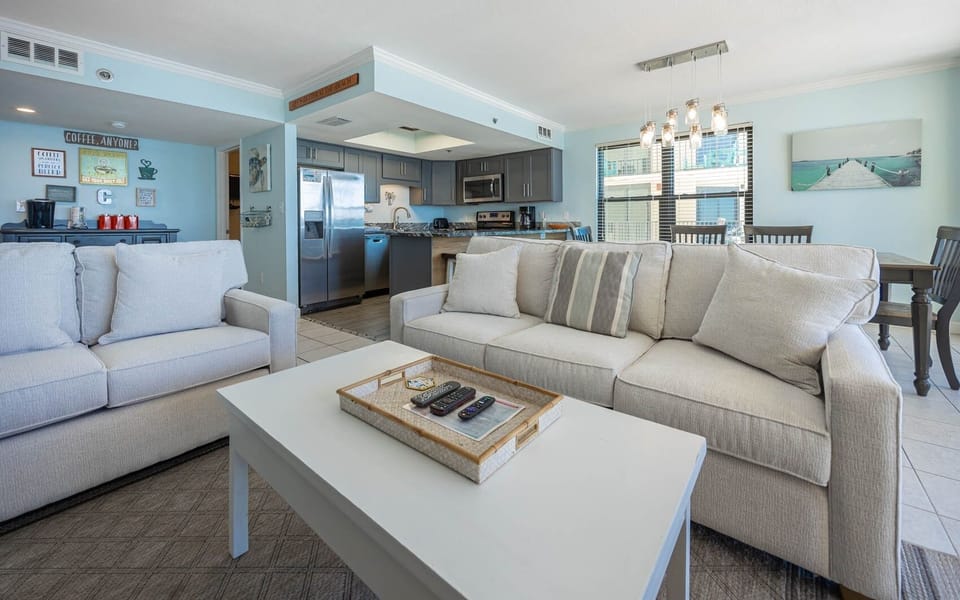 Condo, 3 Bedrooms | Living area