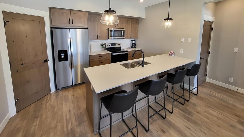 Townhome, 2 Bedrooms | Private kitchen | Coffee/tea maker, fridge, oven, toaster