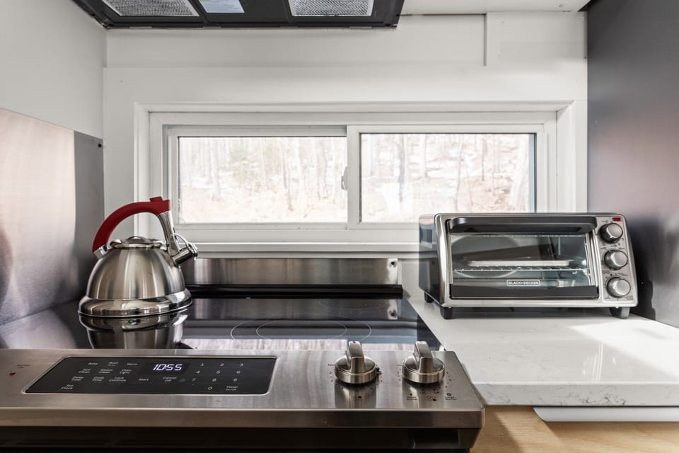 Condo, 3 Bedrooms | Private kitchen | Fridge, oven, coffee/tea maker, electric kettle
