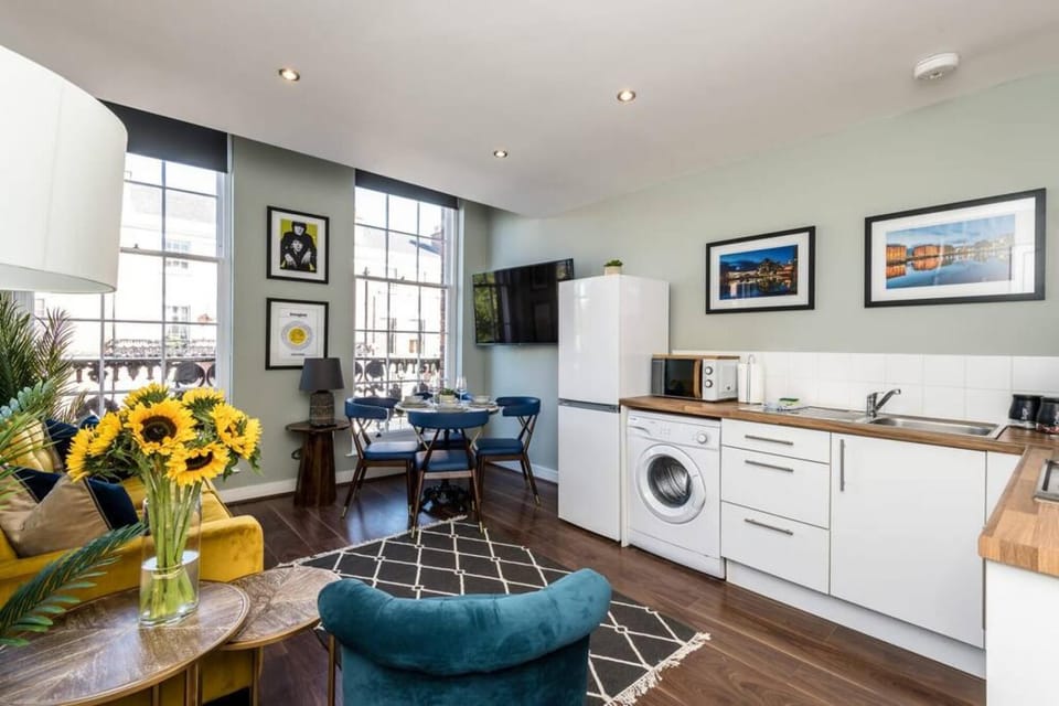 House | 2 bedrooms, desk, iron/ironing board