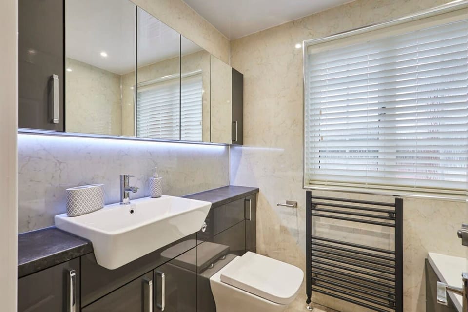 Host Stay Violet s View House in England