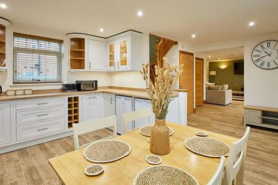 House | 2 bedrooms, iron/ironing board