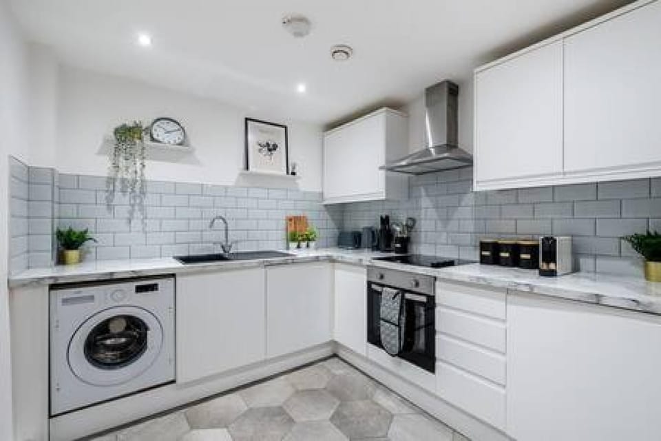 House | 2 bedrooms, iron/ironing board, high-speed internet