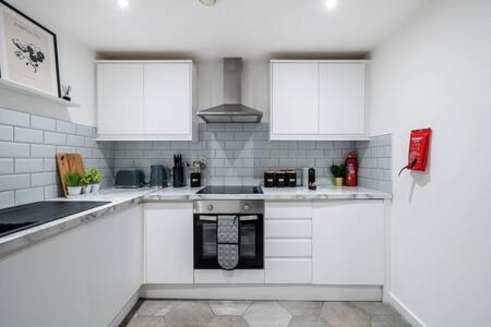 House | 2 bedrooms, iron/ironing board, high-speed internet