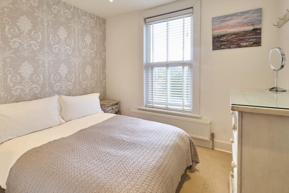 House | 2 bedrooms, iron/ironing board