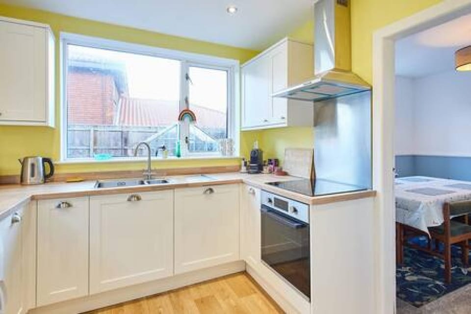 House | 3 bedrooms, iron/ironing board, high-speed internet