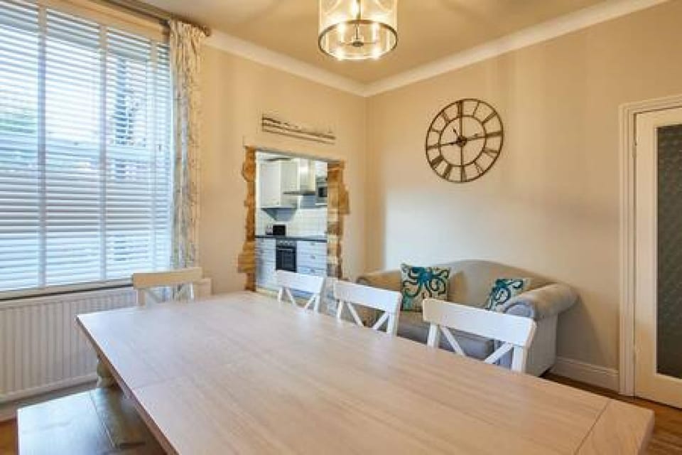 House | Iron/ironing board