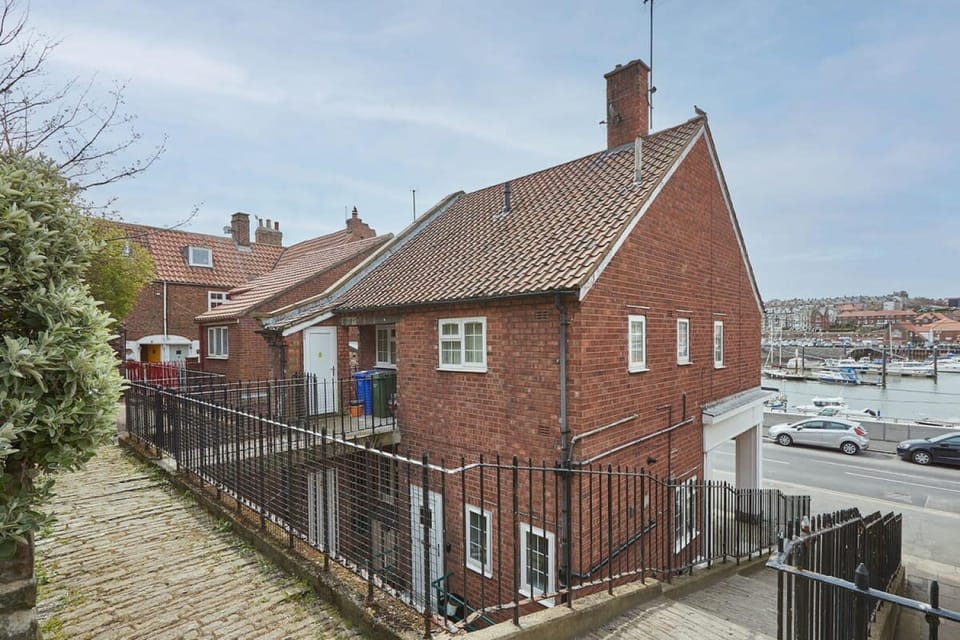 House | 2 bedrooms, iron/ironing board, Internet