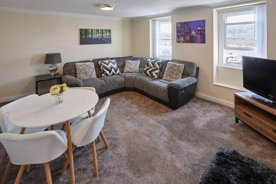 House | 2 bedrooms, iron/ironing board, Internet