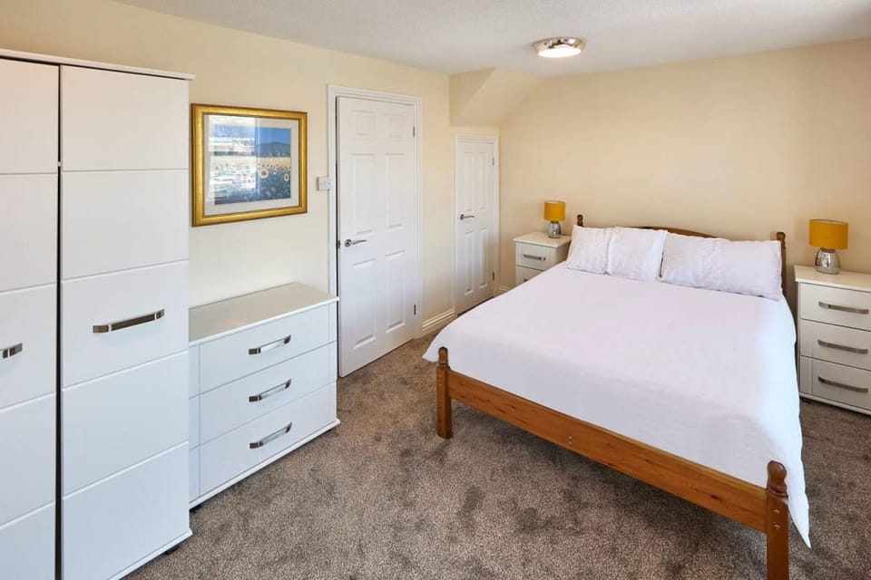 House | 2 bedrooms, iron/ironing board, Internet
