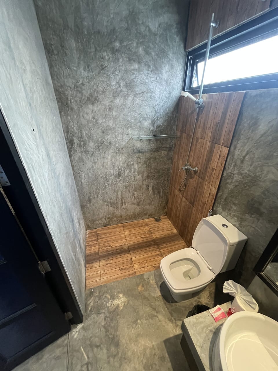 Deluxe Room | Bathroom | Free toiletries, bidet