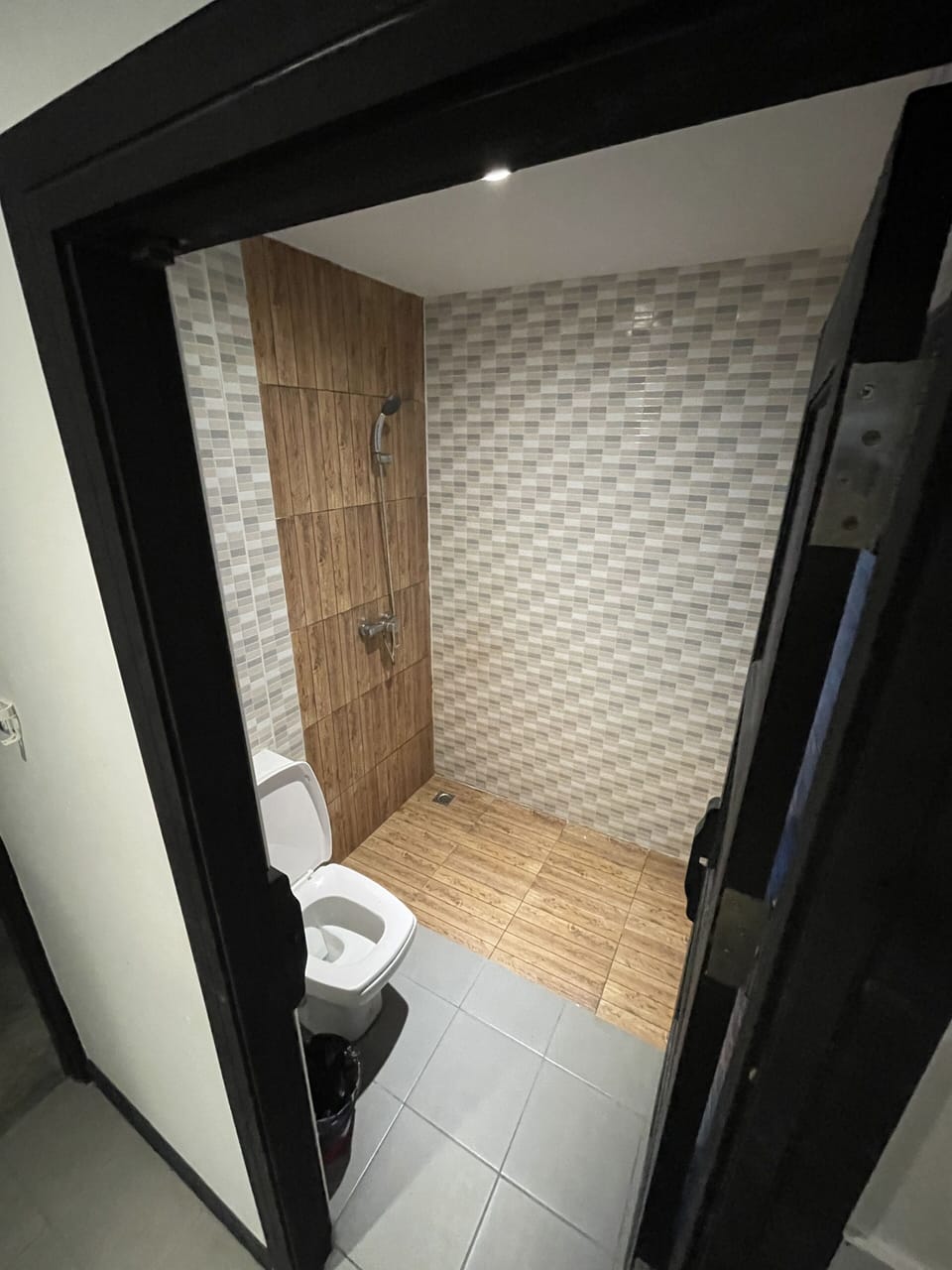 Basic Room | Bathroom | Free toiletries, bidet