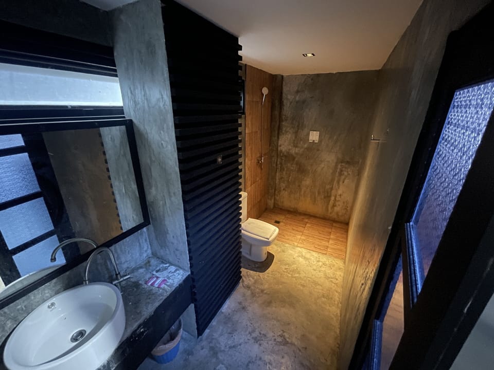 Comfort Room | Bathroom | Free toiletries, bidet