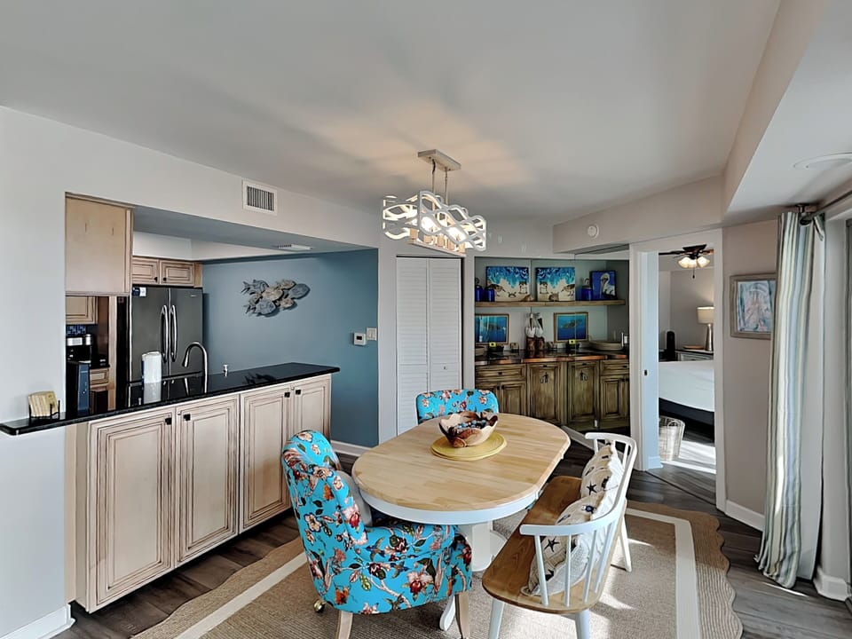 Dining Area - Table for Four