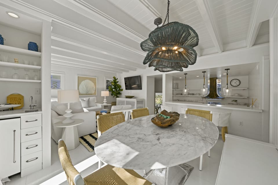 DINING AREA NEXT TO WET BAR W/ICE MAKER