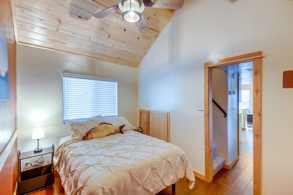 Bedroom | 1st Floor | Full Bed | Linens Provided