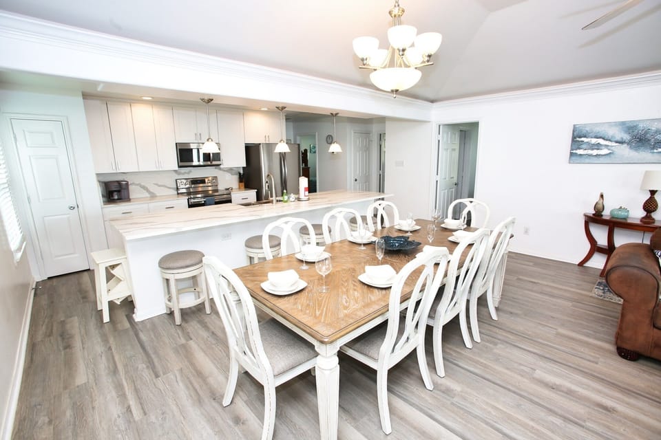 Plenty of seating to dine with friends and family