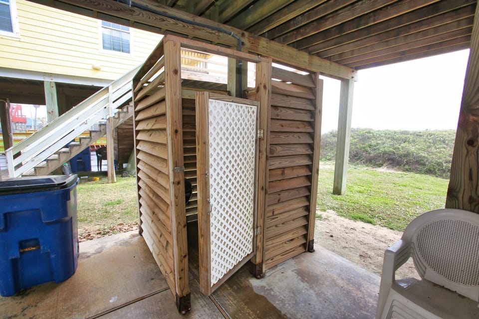 Enclosed shower downstairs